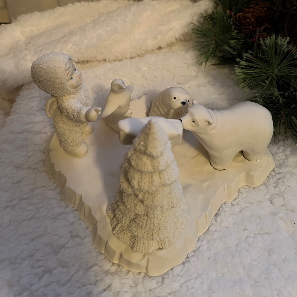 Department 56 "This Is Where We Live" Snowbabies figurine, item number 68055 - Picture 4 of 6